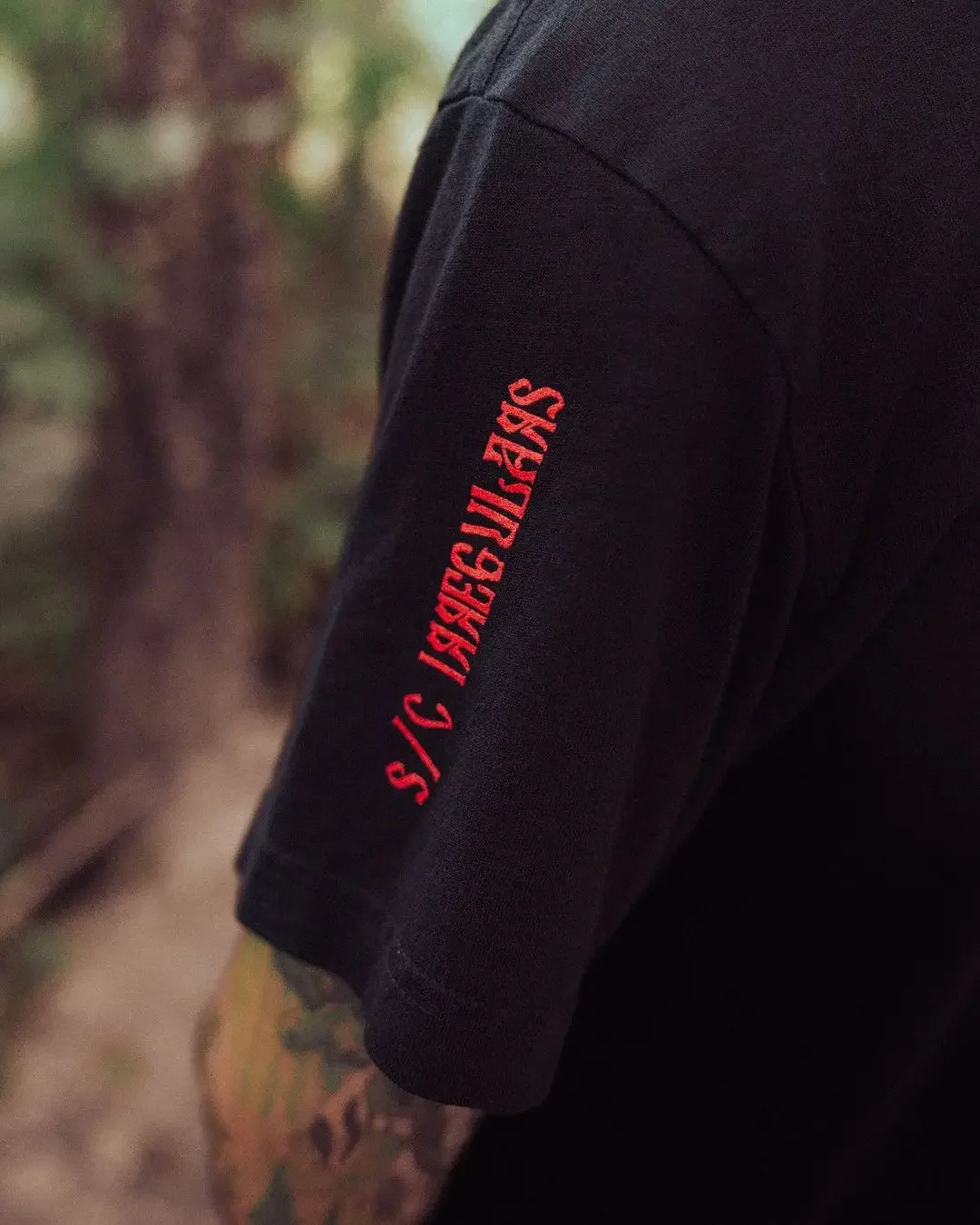 Camiseta de oración estampada irregular de gran tamaño de manga corta negra de manga corta - imagen 4