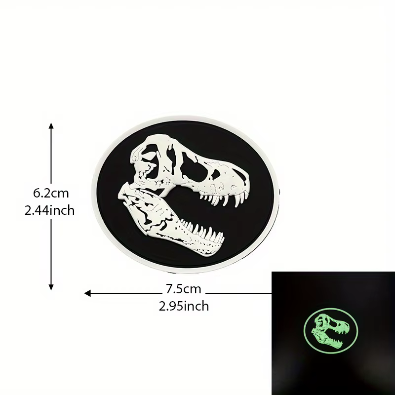 Parche de dinosaurio fósil sobre superficie textil
