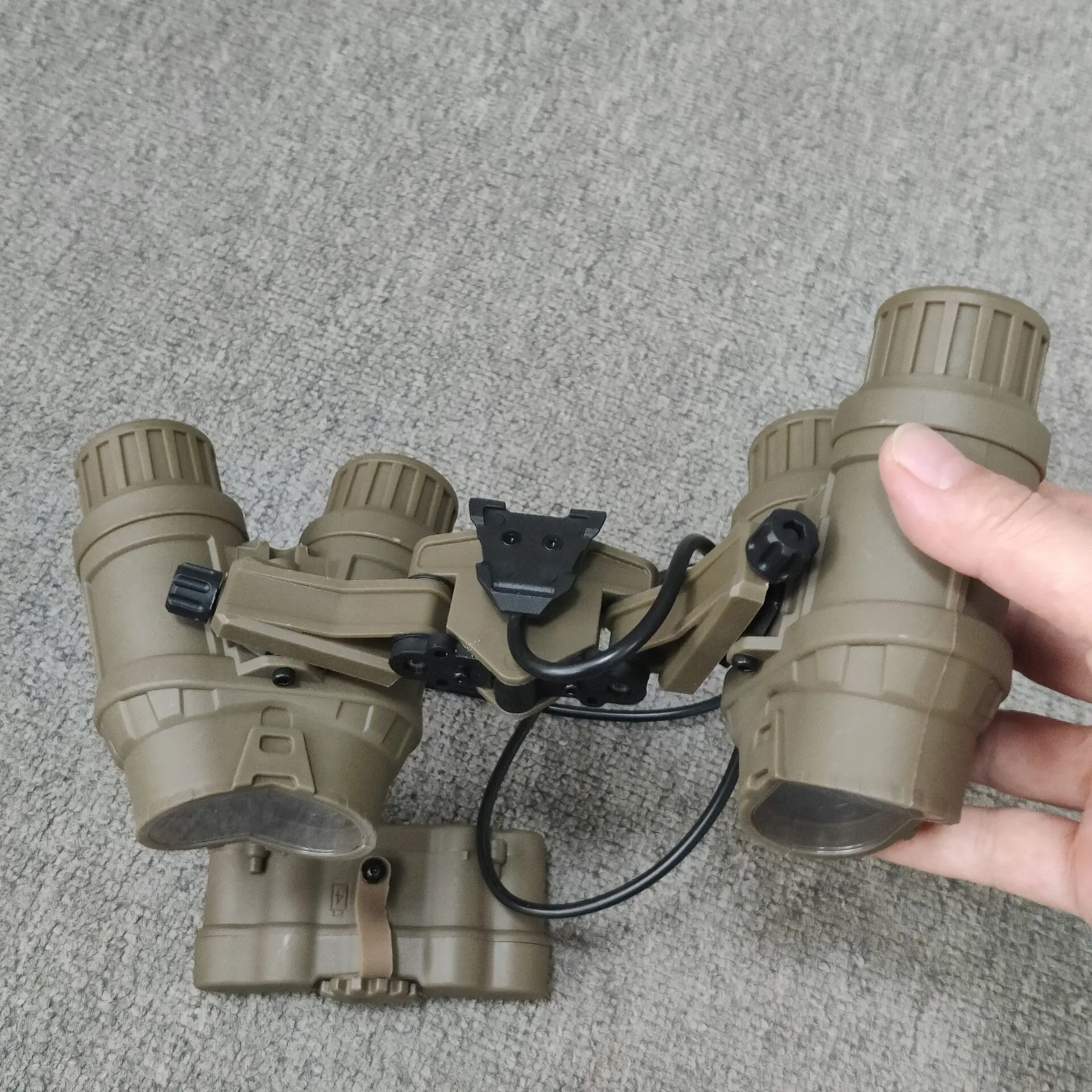 Versión luminosa GPNVG-18 modelo NVG de cuatro ojos Airsoft plegable lateral dispositivo de visión nocturna panorámica modelo para casco de tiro de caza - imagen 3