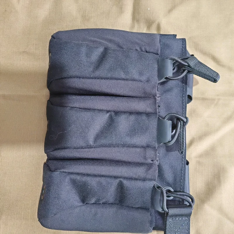 Funda triple portacargadores MOLLE para chaleco táctico - imagen 3