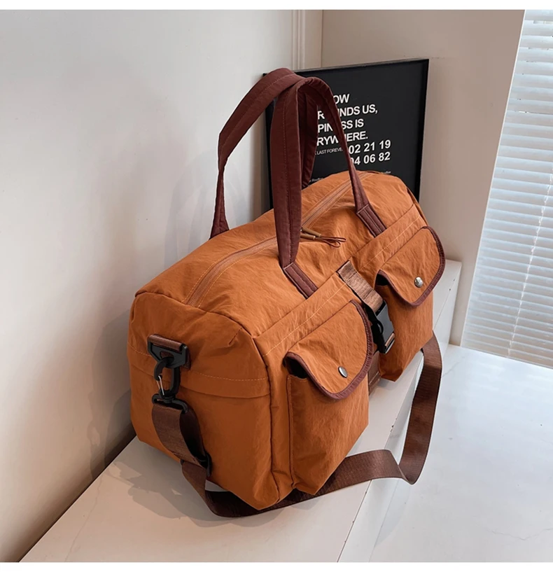 Bolso con patrón de color sólido