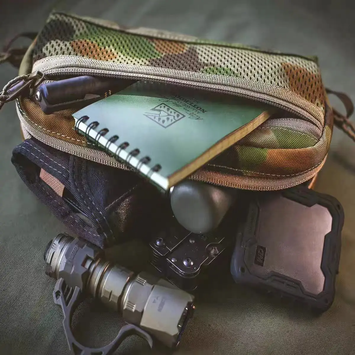 Bolsa de almacenamiento conveniente de camuflaje para acampar al aire libre, bolsa de artículos de tocador ligera, bolsa de maquillaje - imagen 4