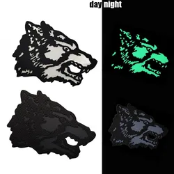 Insignia reflectante cabeza de lobo para casco pegatina grabada laser