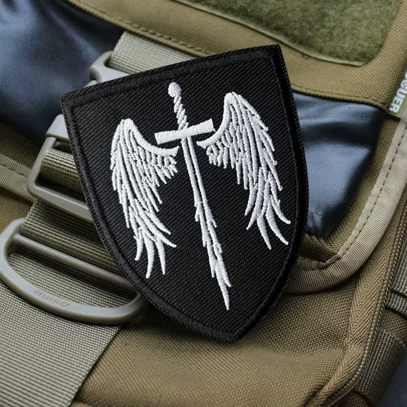 Parche táctico bordado escudo con espada alada moral velcro