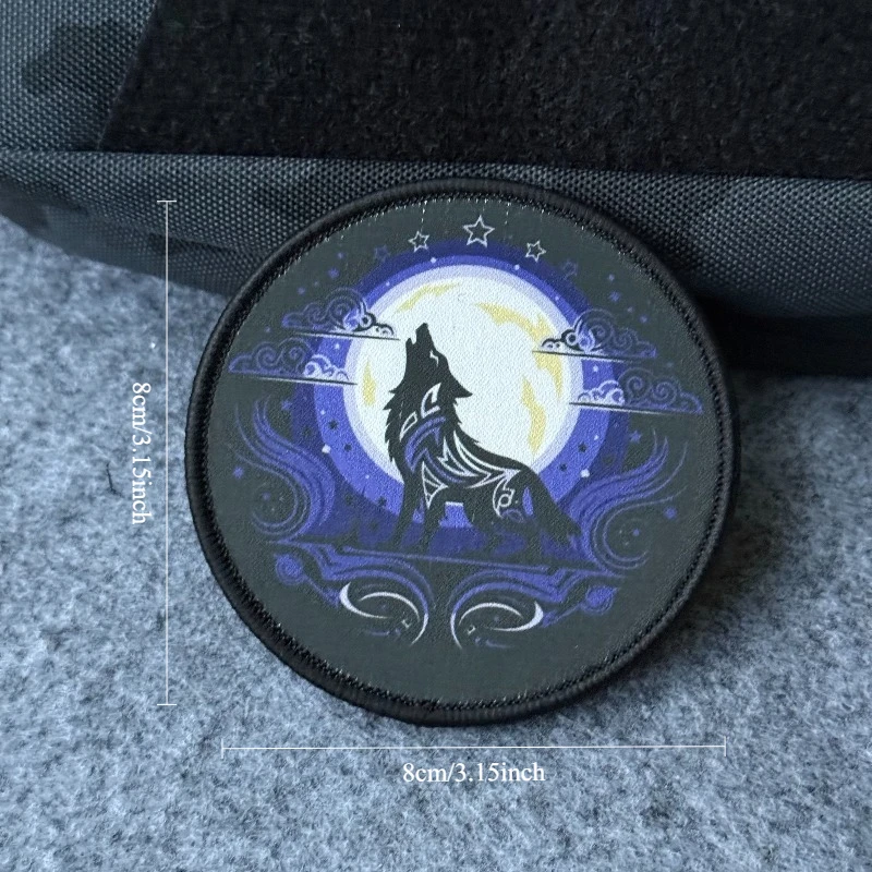 Parche táctico redondo de lobo aullando en la luna, cielo nocturno, insignia de moral de tela con gancho y bucle, parches de 8cm para mochila, chaqueta y sombrero - imagen 2