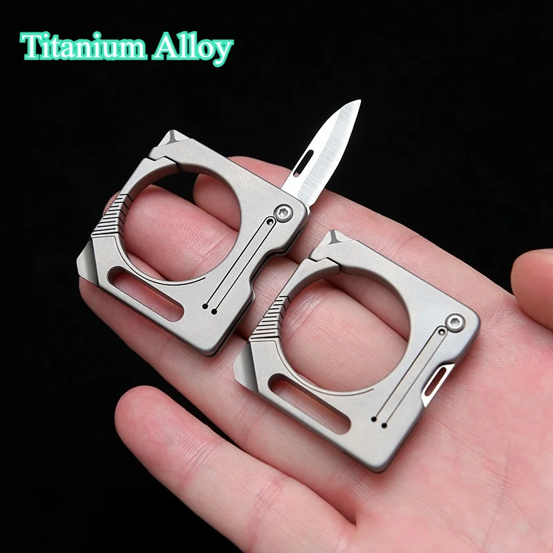 Llavero táctico de titanio con mini cuchillo plegable y cruz
