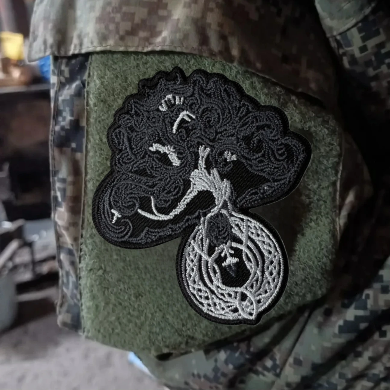 Insignia de moral divertida de árbol de la vida, parches bordados para ropa, brazalete táctico militar personalizado, pegatinas para mochila con gancho y bucle