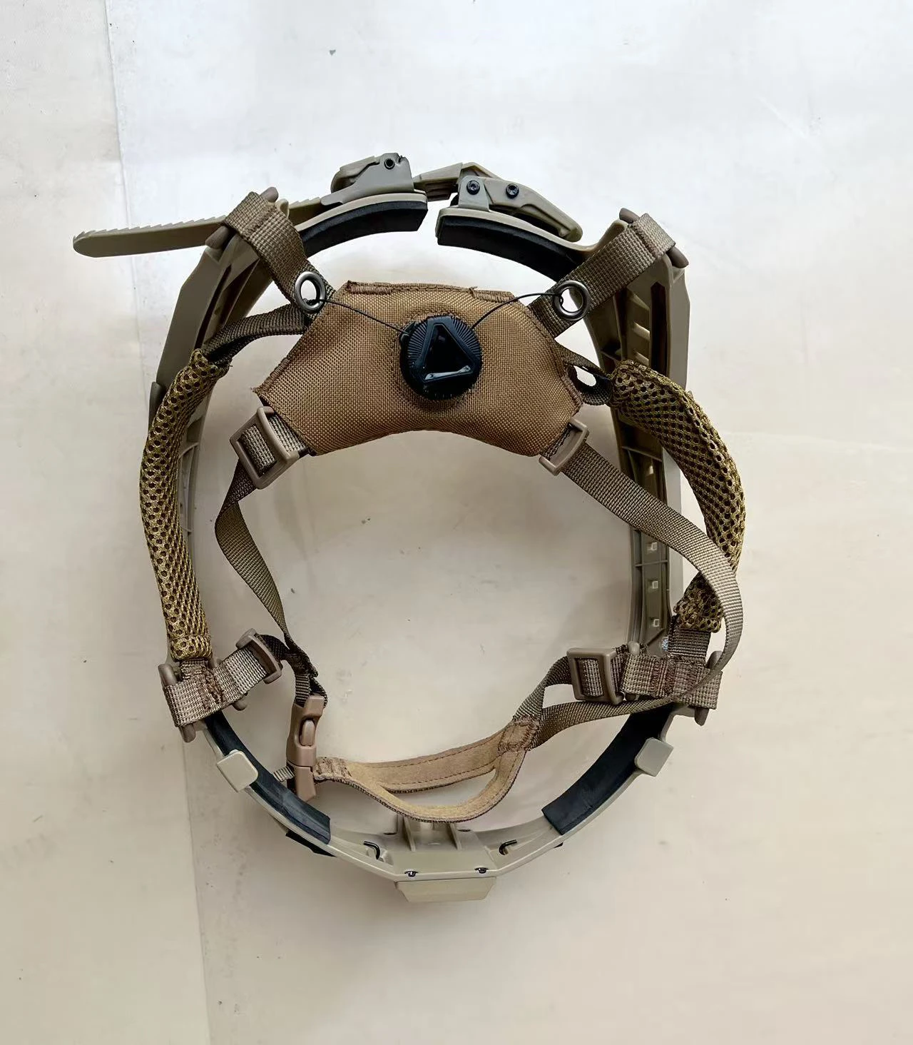 Casco airsoft táctico ajustable con carril y correa barbilla - imagen 3