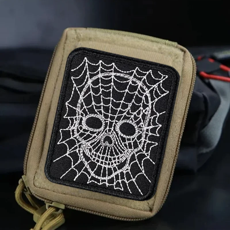 Parche bordado de calavera en la tela de araña, chaleco táctico, insignia de moral con gancho y bucle, pegatinas para mochila, parches para brazalete para ropa