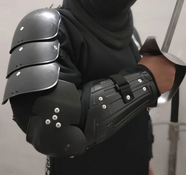 Equipo de protección, protectores de brazos, armadura de hombro. Protector de garganta,