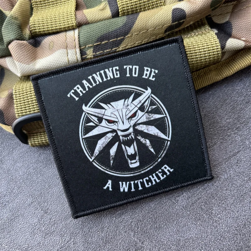 Parche militar "TRAINING TO BE A WITCHER", brazalete con estampado, gancho, bucle, insignia de moral táctica, parches, ropa, mochila - imagen 4