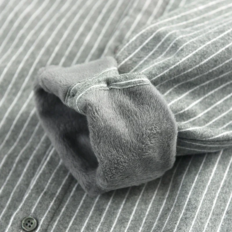 Camisas a rayas clásicas gruesas y cálidas con forro polar para hombre, Tops Retro informales cepillados con solapa de manga larga, moda de invierno - imagen 4