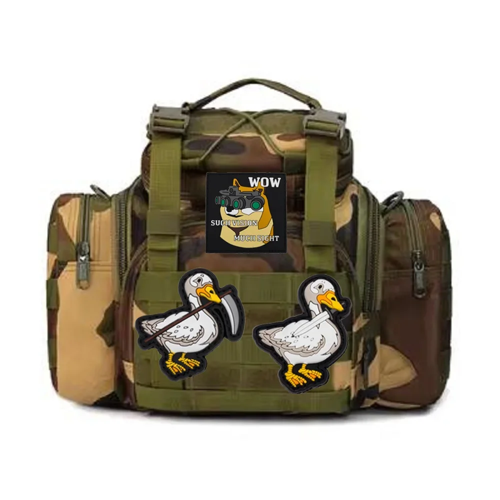 Nuevo diseño de bolsa táctica para perros con visión nocturna, accesorios con cuchillo, insignia de moral de ganso, parches de mochila de plástico suave de PVC 3D - imagen 3