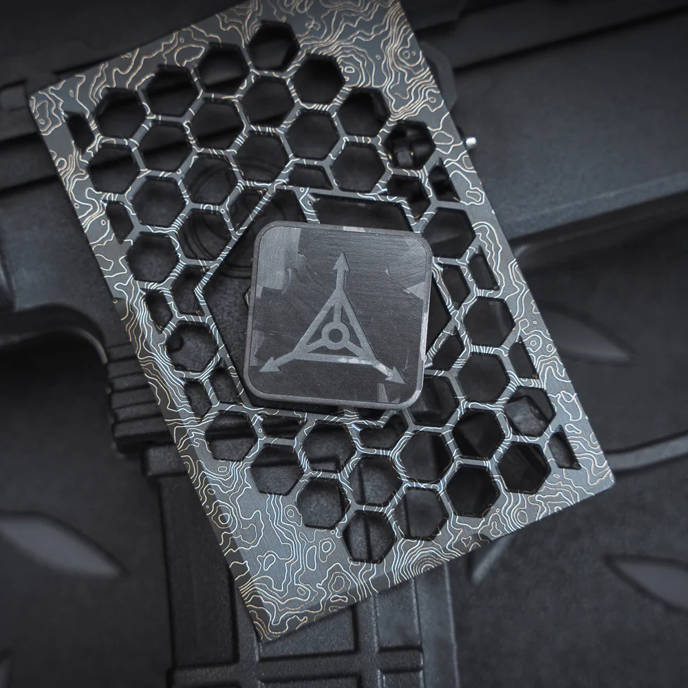 Parche de fibra de carbono con flechas triangulares, insignia táctica cuadrada, apliques DIY para decoración de ropa y mochila - imagen 3