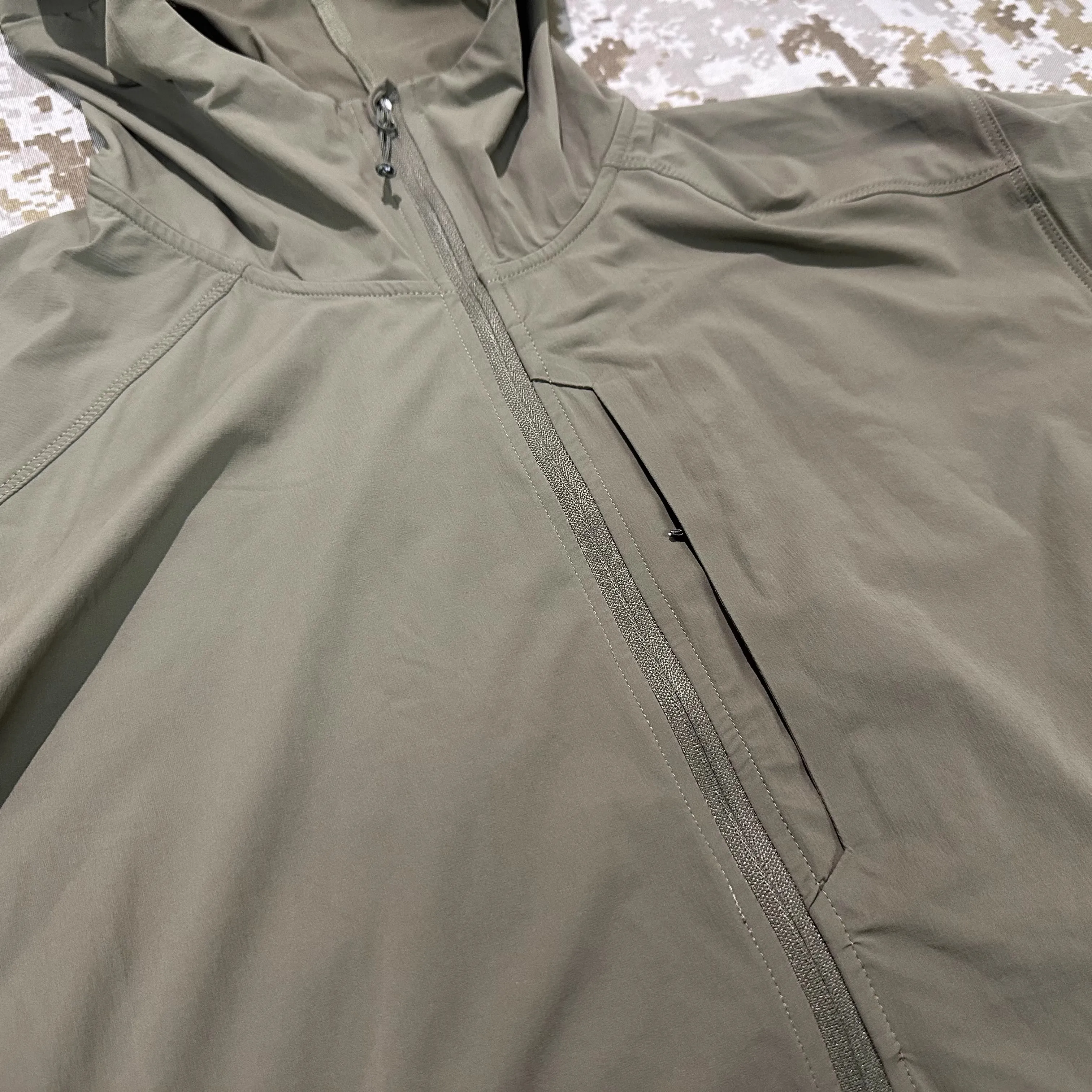 Versión refinada L-E-A-F sudadera con capucha cortavientos de piel superior de concha suave y ligera - imagen 5