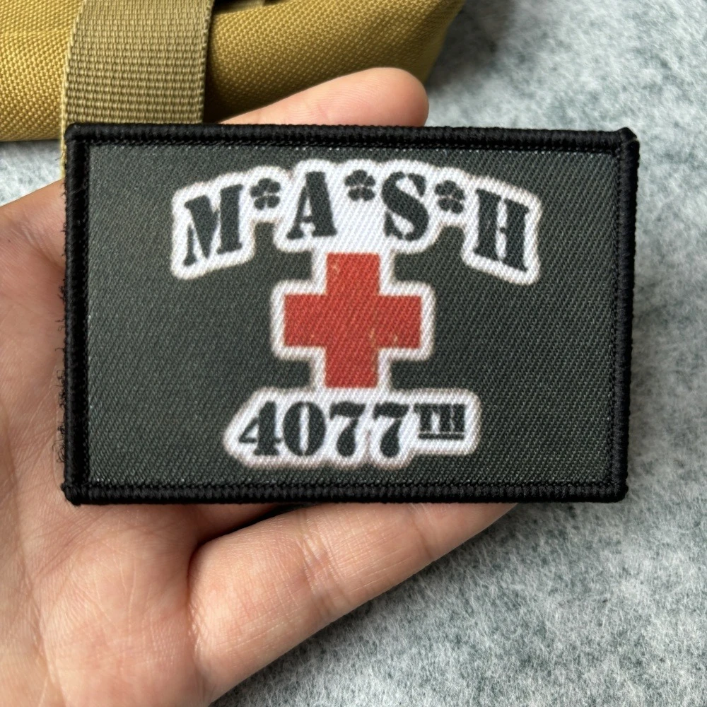 Parche táctico MASH 4077th, emblema de gancho y bucle impreso divertido, insignia de moral militar, brazalete de combate, pegatinas para mochila con escudo Chevron - imagen 2