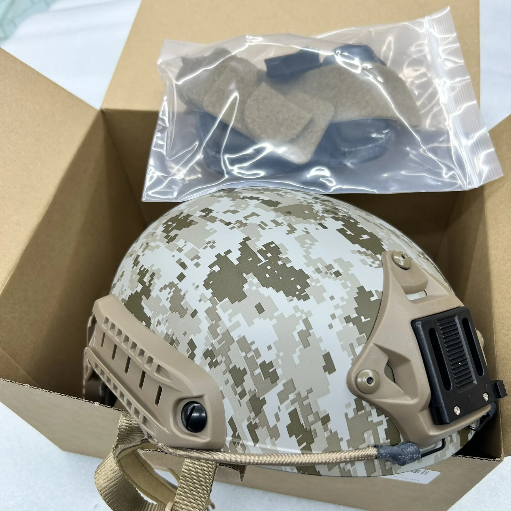Casco táctico FMA de corte alto AOR1/AOR2 Desert Digital Camo - Casco Airsoft Bump con sistema de riel para actividades al aire libre