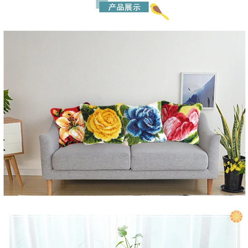 Un sofá con almohadas coloridas y una planta en maceta al lado