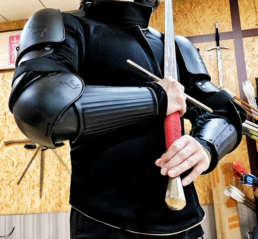 Protección de brazo colgante externo para exteriores, equipo de protección envolvente completo de alta defensa y alta flexibilidad