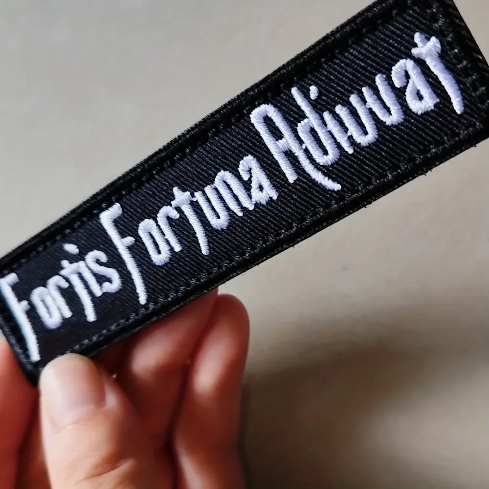 parches velcro mochila tácticos de bordados "Fortis Fortuna Adiuvat" Brave Funny Meme Velcros Parche Morale Gancho y bucle para mochila táctica Molle - Insignia bordada latina - imagen 3