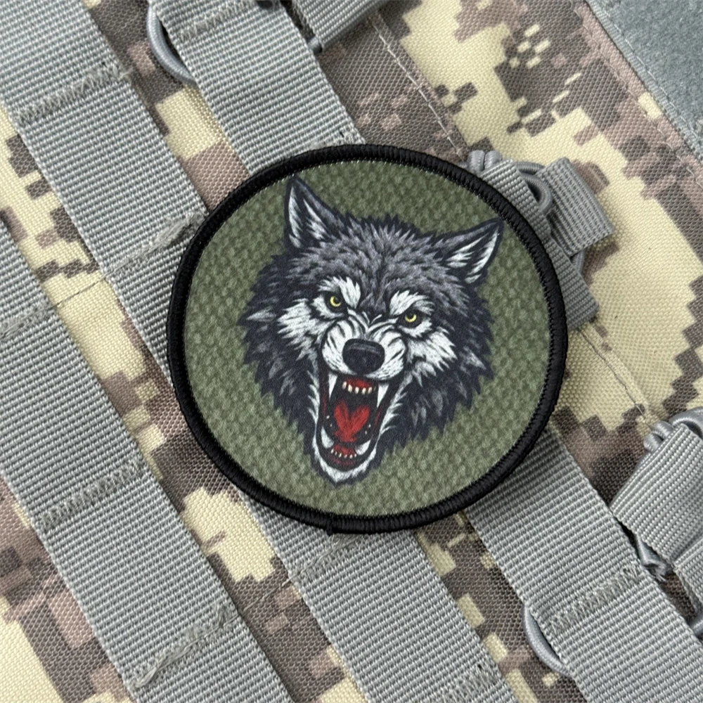 Parche táctico Chevron Wolf Morale, brazalete del ejército militar, parches bordados de gancho y bucle para ropa, pegatina para mochila - imagen 3