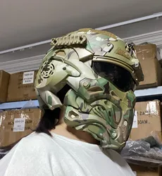 Casco táctico militar con máscara y ventilación antivaho
