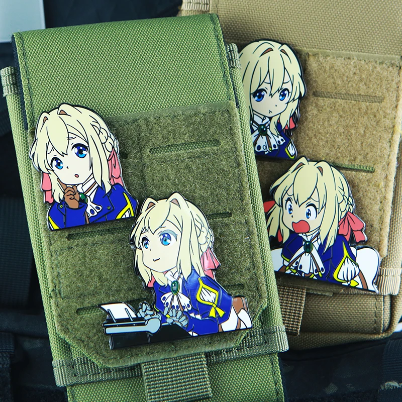 Violet Evergarden parches de Metal de expresión de dibujos animados, insignia de Anime para ropa, mochila, pegatinas DIY con gancho - imagen 3