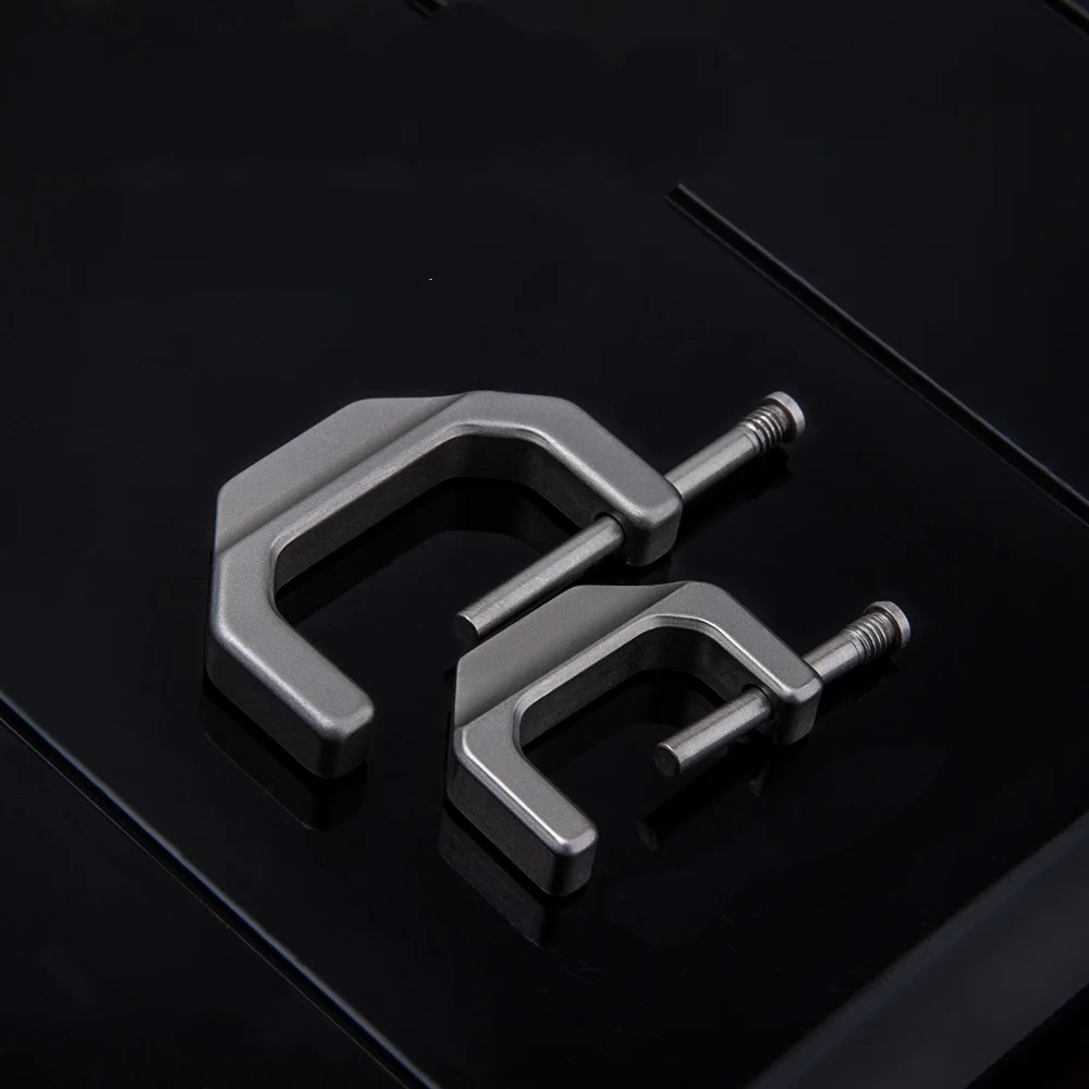 LLavero de aleación de titanio con botón de herradura, accesorios para colgar en la cintura, colgante, hebilla, estribo - imagen 3