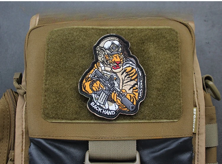 Insignia táctica de Panda, oso, tiburón, Animal, moral, Chevron ruso, parche bordado de gancho y bucle, brazalete militar, pegatinas de mochila - imagen 5