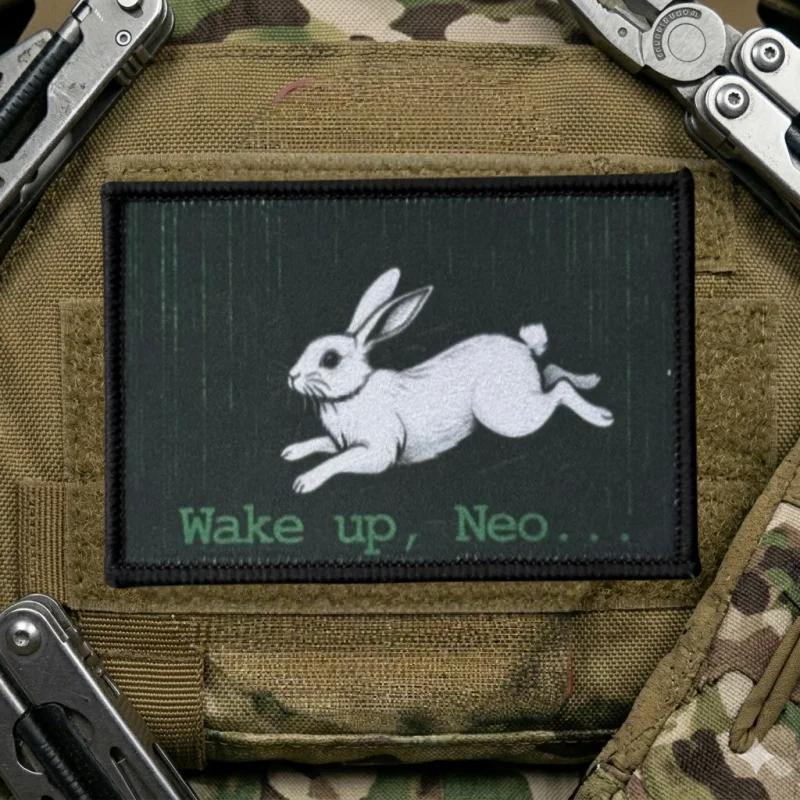 Parche táctico conejo Wake Up Neo Matrix con velcro para mochila - imagen 4