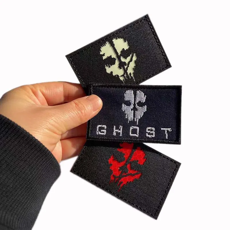Insignias de máscara facial de fantasma Call of Duty, apliques de tela, parches de gancho y bucle bordados, emblemas tácticos militares que brillan en la oscuridad - imagen 4