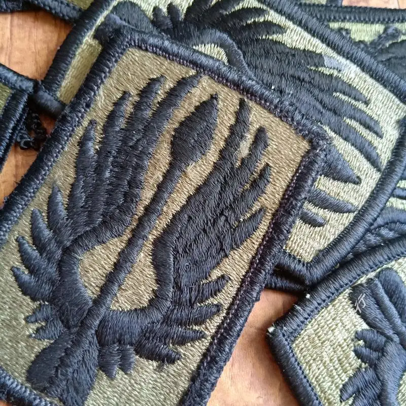 Insignia bordada con Logo cosido, abrigo de la Brigada Aérea del 18. ° - imagen 4