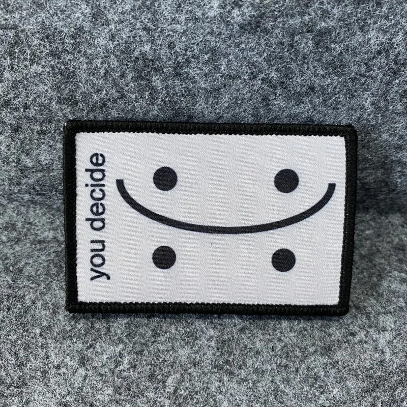 Pistola de mano PEW, insignia de moral, brazalete que decidas llorar, Parche de gancho y bucle, cara sonriente, emblemas divertidos, pegatina táctica Meme - imagen 5