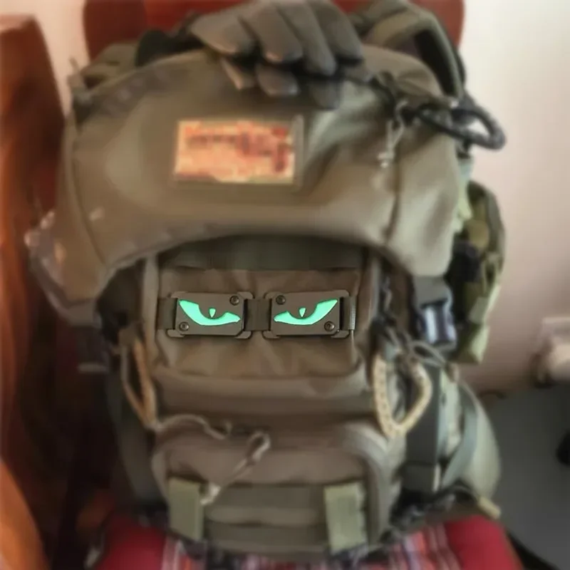 Marcador de luz táctico que brilla en la oscuridad, parche de señal de seguridad, Panel de identificación luminoso, accesorios portadores de placa para mochila al aire libre - imagen 4