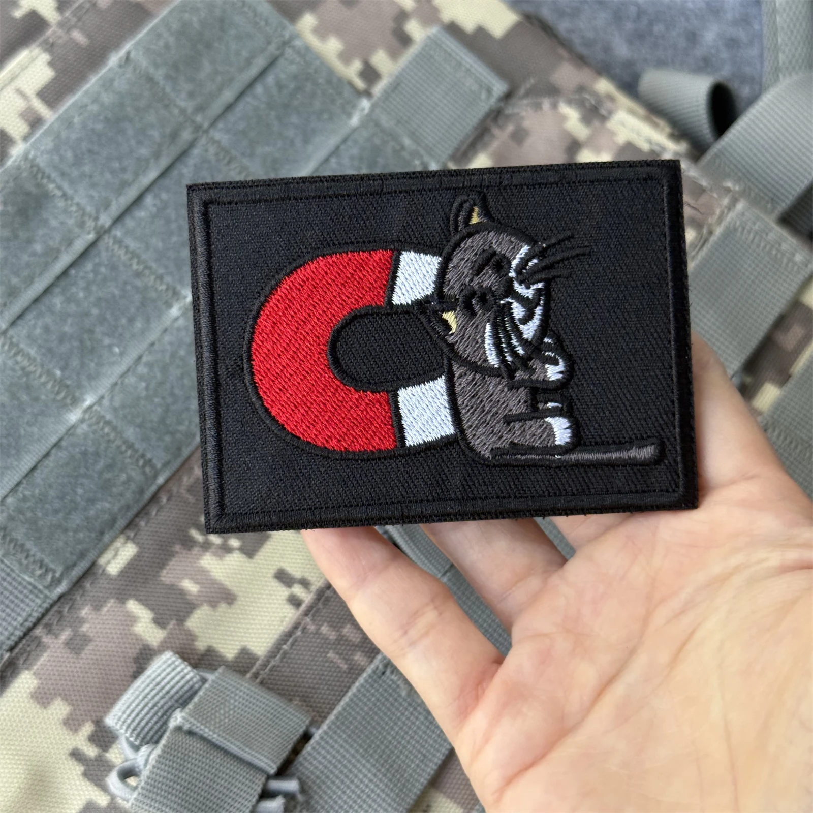 Parche Chevron "imán para gatos", insignia de moral táctica, parches bordados de gancho y bucle para ropa, pegatina de equipo militar - imagen 3