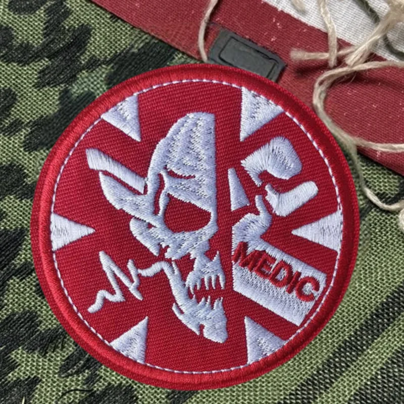 Parche bordado médico de calavera roja, chaleco táctico, insignia de moral con gancho y bucle, pegatinas decorativas para mochila, parches para brazalete para ropa - imagen 4