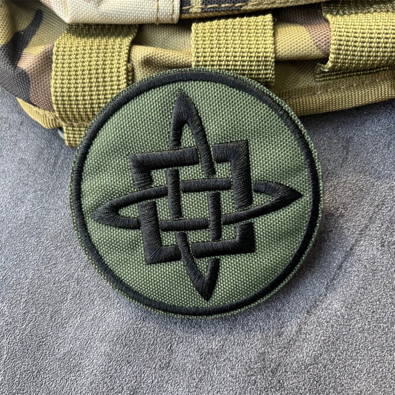 Parche táctico chevrón bordado con velcro para uniforme y mochila - imagen 2