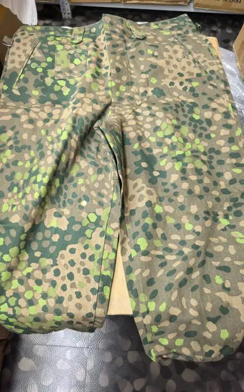 Pantalón del uniforme M43 con detalle de costuras reforzadas