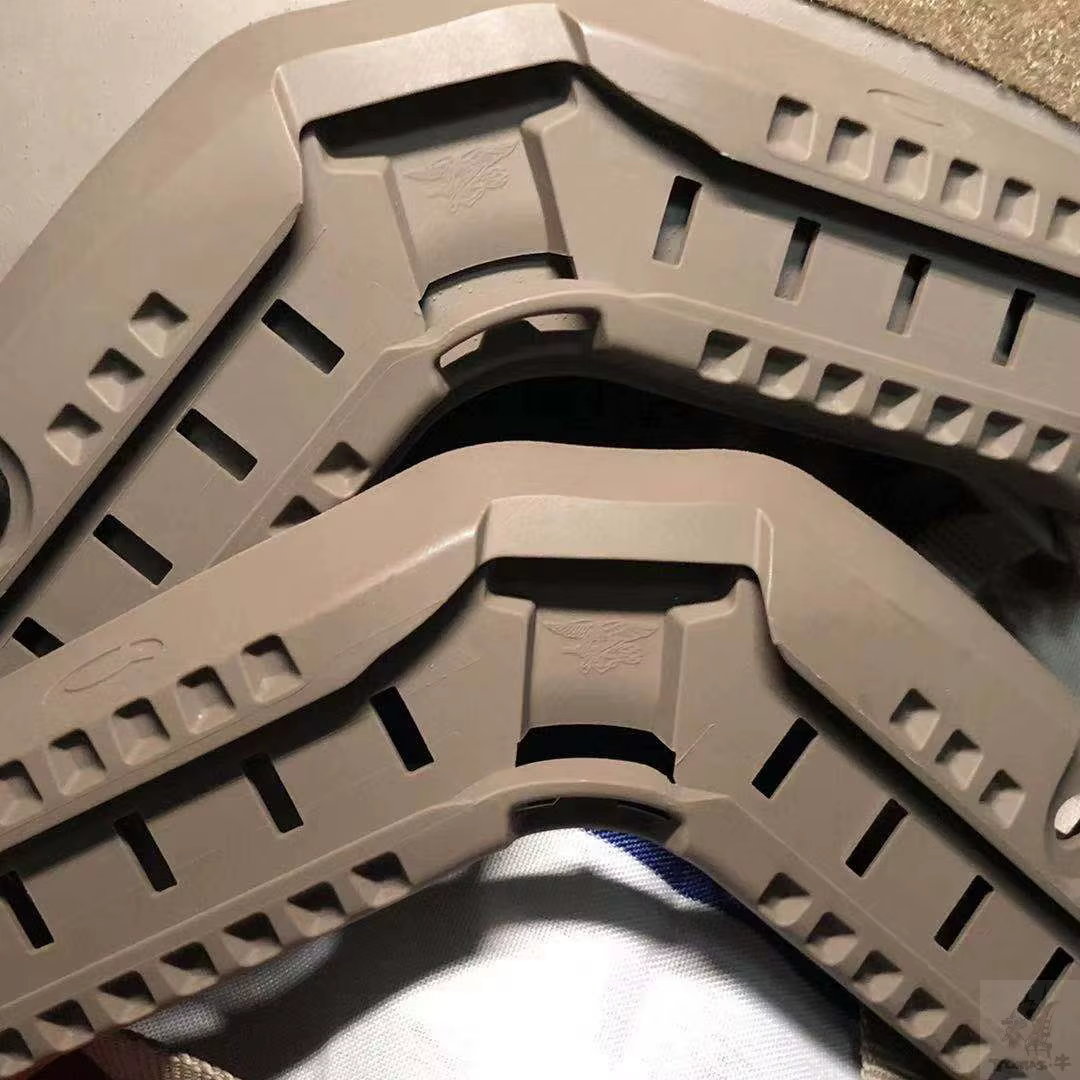Riel guía táctico Devgru AOR1 Navy Seal con logo para casco marítimo - imagen 3