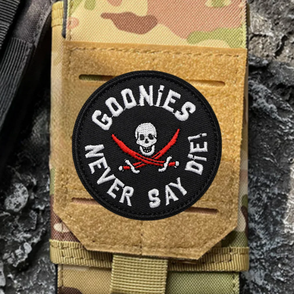 Goonies Never Say Diei parches bordados para ropa cráneo insignia de moral táctica ejército militar gancho y bucle mochila pegatina - imagen 5