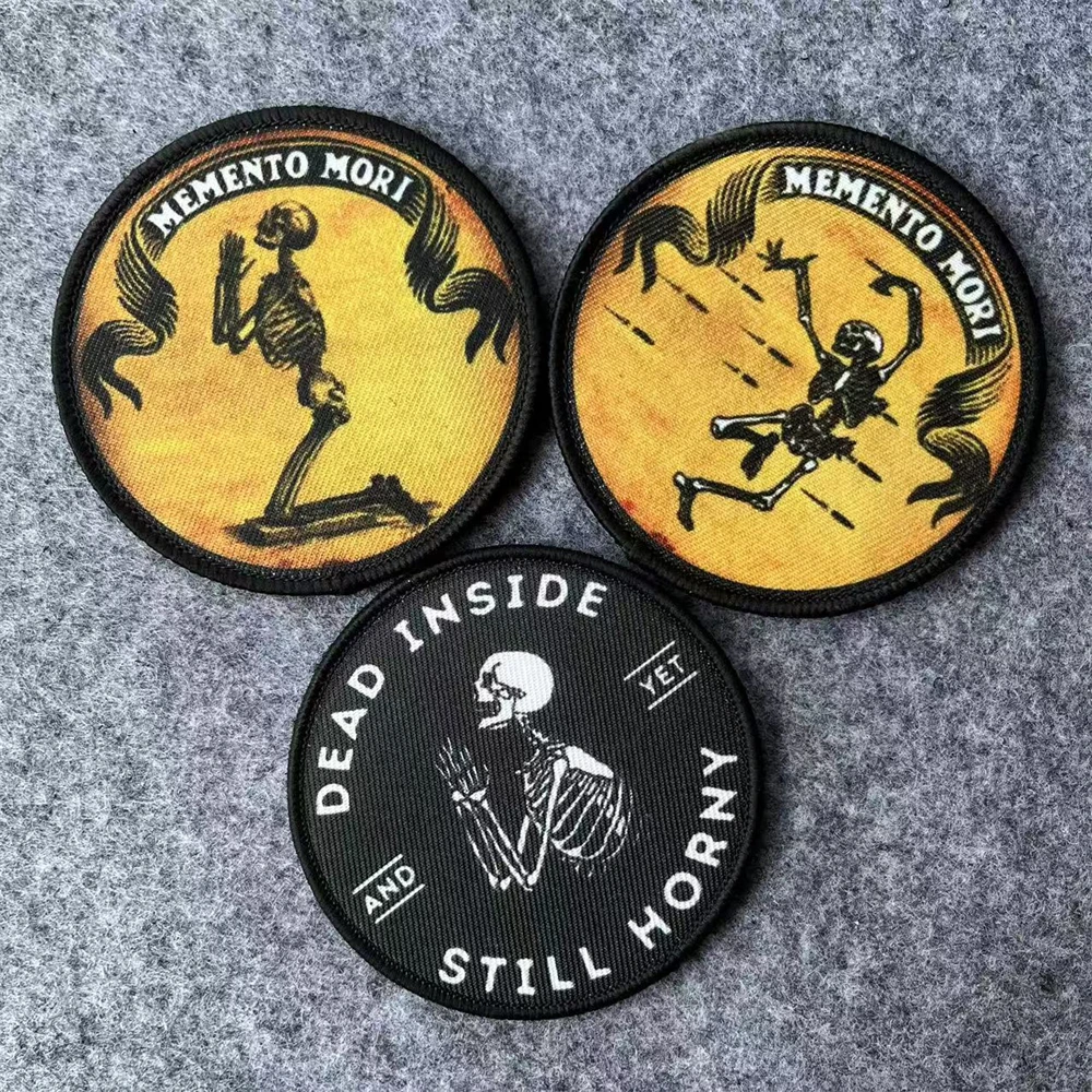 Insignia de moral conmemorativa de esqueleto táctico, parches de gancho y bucle de calavera de Memento Mori, brazalete militar, pegatina para mochila para ropa - imagen 4