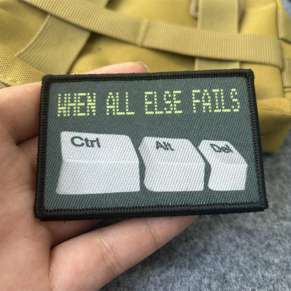 No soy un Robot parche táctico divertido canal de TV sin señal impreso Chevron gancho y bucle emblema Ctrl + insignia de moral pegatinas para mochila - imagen 3