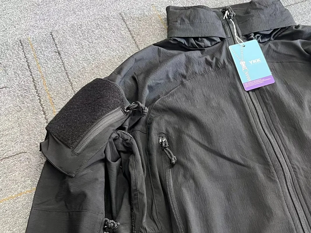 Chaqueta de caza y trekking en color negro