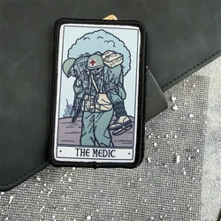 Brazalete táctico de soldado médico, insignia de moral con gancho y bucle, parche impreso, accesorios de mochila personalizados, pegatinas