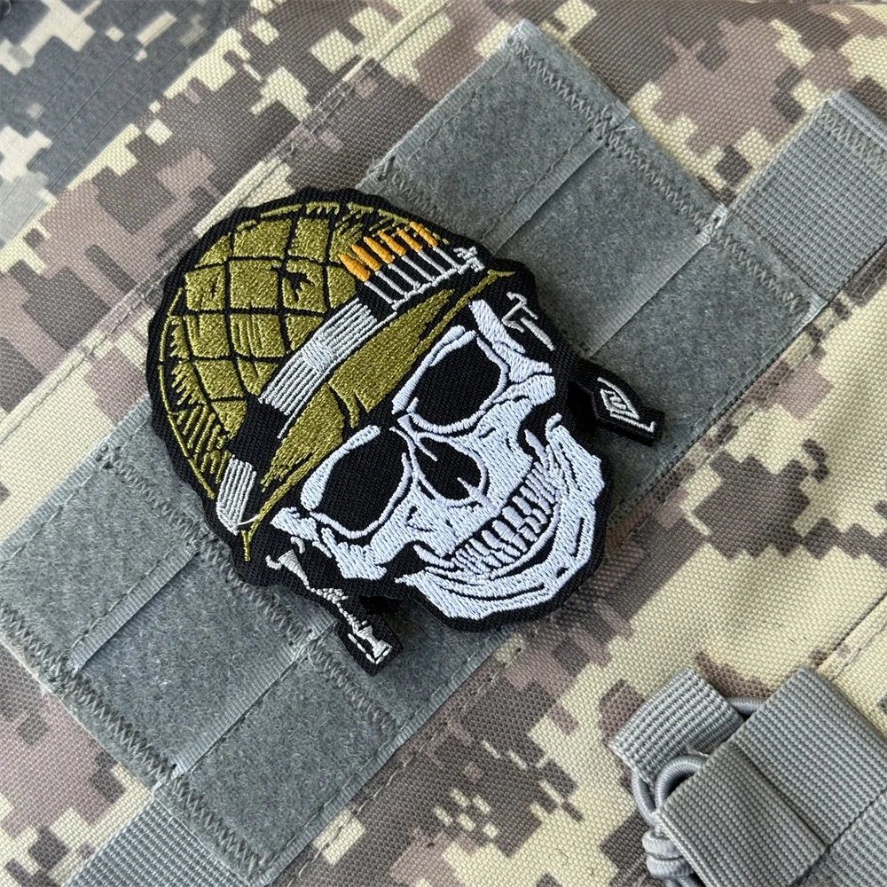 Chevron esqueleto soldados usando cascos parche moral táctica pegatina militar parches de gancho y bucle bordados para ropa - imagen 3