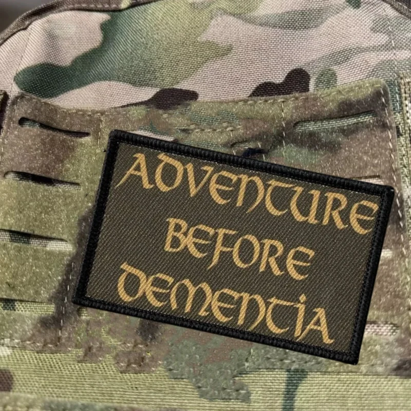 Parche táctico "Adventure Before Dementia", brazalete impreso, insignia de moral, parches con gancho, pegatinas para ropa y mochila - imagen 4