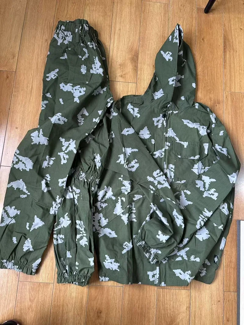 Chaqueta tipo mono para deportes al aire libre verde con top + pantalón de flores blancas