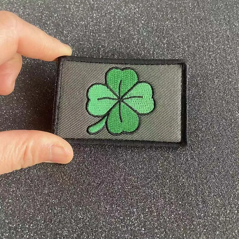 Parches bordados con apliques de tela con emblema de Calavera, cuatro hojas, trébol, pegatinas para brazalete militar, insignias tácticas para mochila - imagen 5