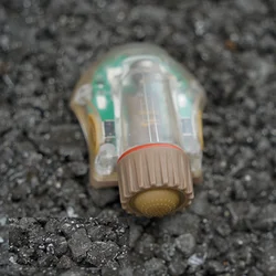 Luz táctica IR impermeable con estroboscópica y soporte casco