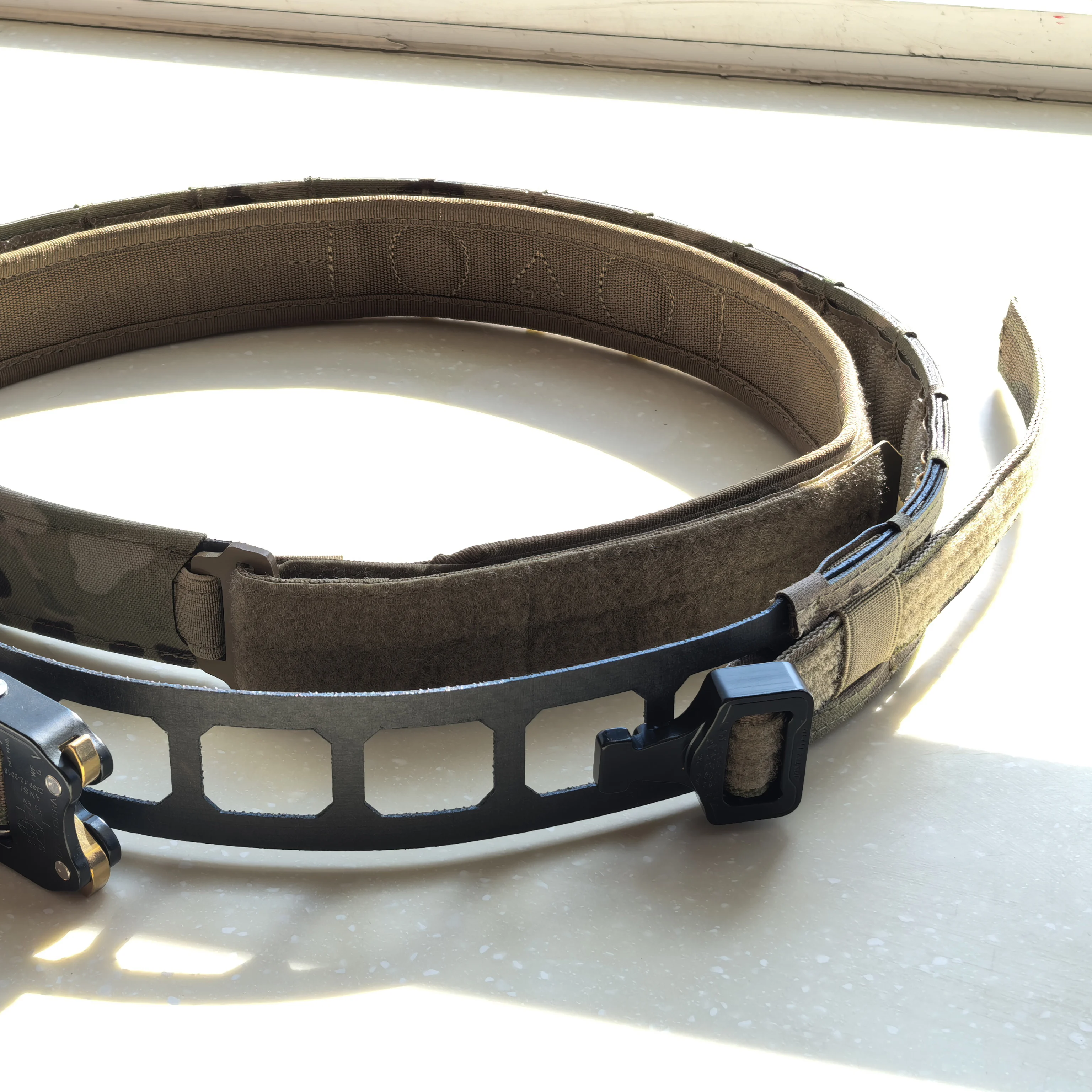 Cinturón de camuflaje táctico magnético con sistema de montaje Modular, diseño de doble capa, posicionamiento magnético de ajuste rápido - imagen 2